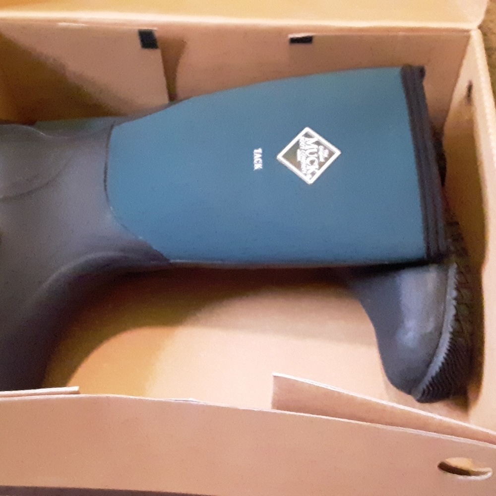 Muck boots size 5